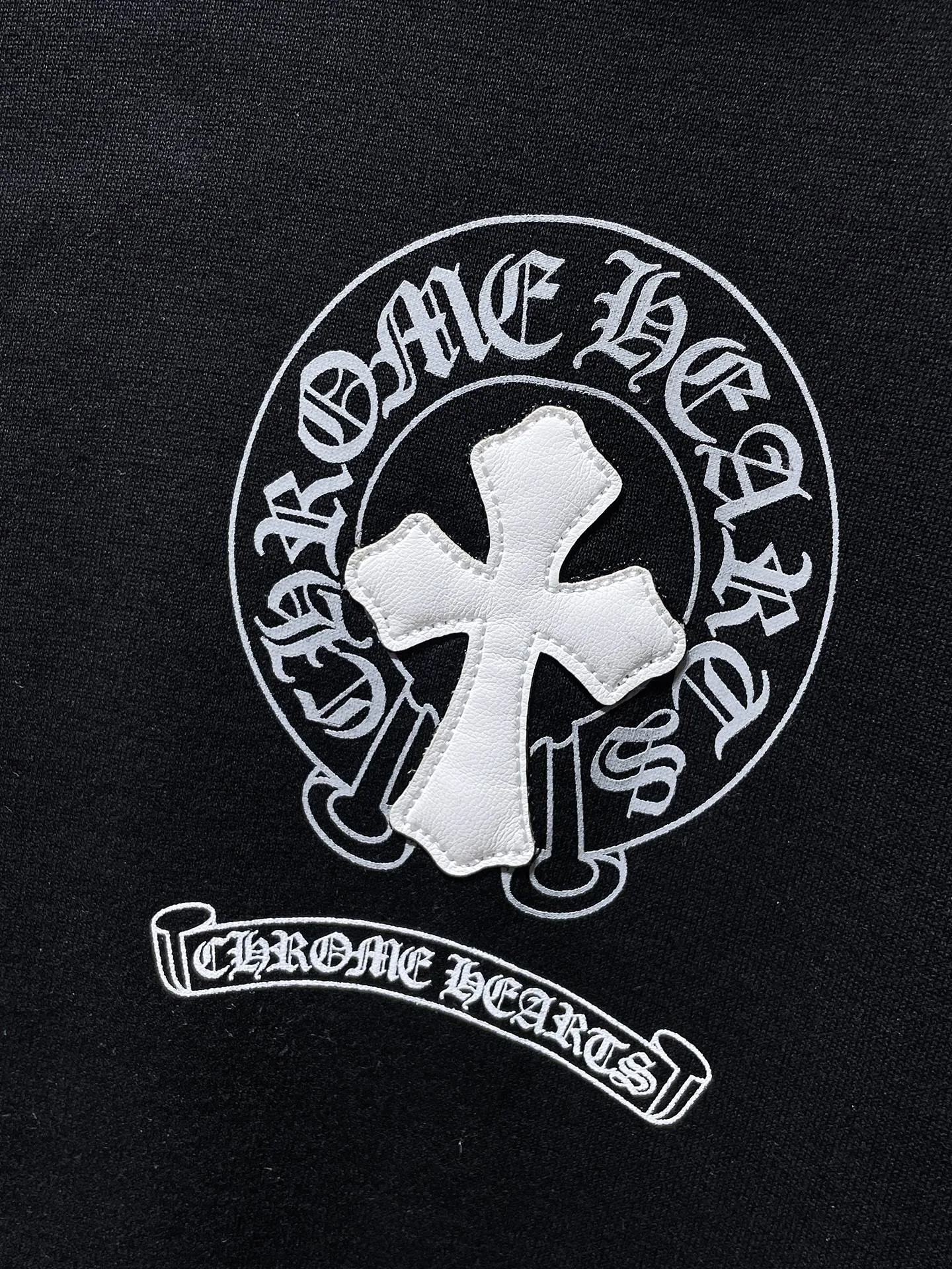 P250 Chrome Hearts Autumn and Winter 2025 Counter Synchronization Chrome Colorful Cross Piece Leather Sanskrit Horseshoe Hooded Sweatshirt Improved Customized Version 1:1 High Weight High Quality Fabric Recommended Color: White Black Size: S, M, L, XL